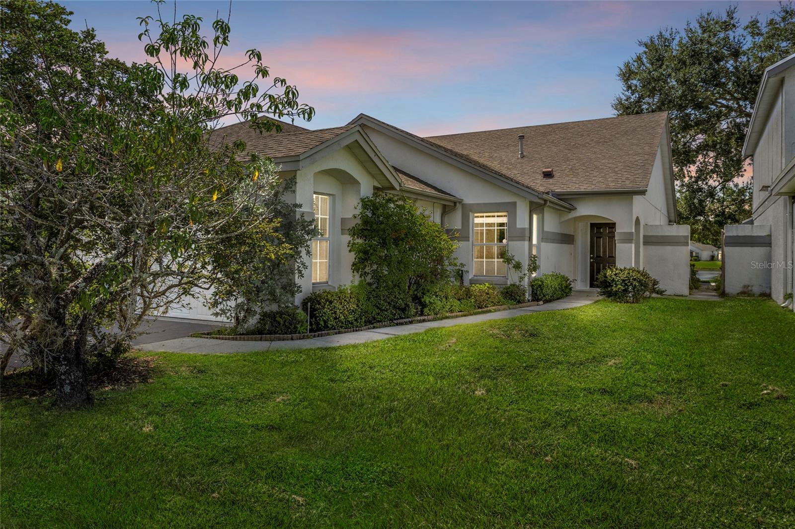 Enjoy beautiful pond views from this upgraded 3-bedroom, 2-bath home with a flex room—perfect for a home office, gym, or guest space. Recently updated with luxury vinyl plank flooring throughout, this home offers a bright open floor plan, spacious great room, and a well-appointed kitchen with a cozy breakfast nook.
The primary suite features water views, double vanities, and a soaking tub. Step out to the large, screened lanai and unwind while overlooking tranquil Parkview Lake.
Additional features include a 2-car garage, community pool, and tennis courts. Conveniently located near major highways, theme parks, shopping, and dining.