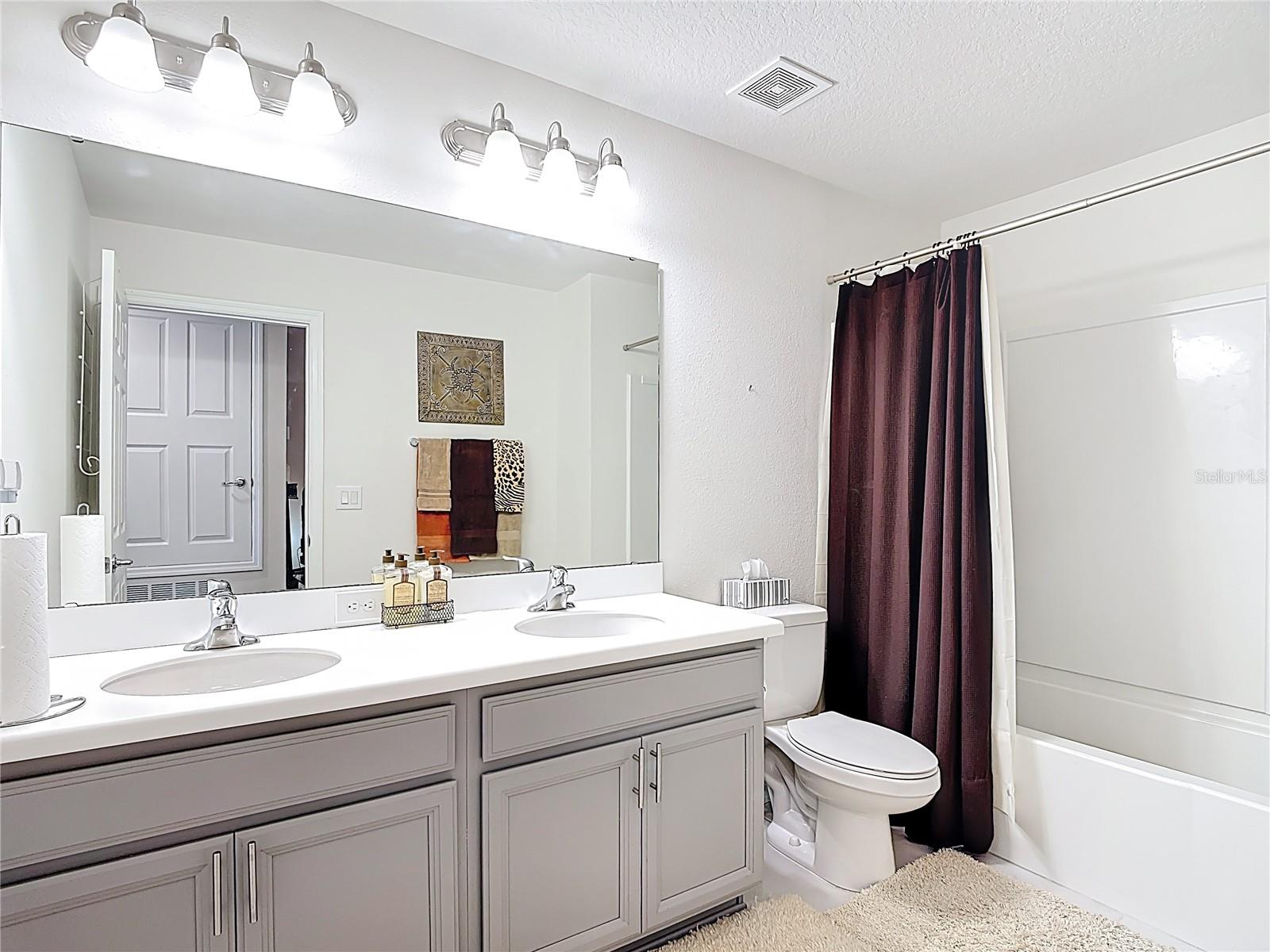 BELLA PARC TWNHMS - Residential