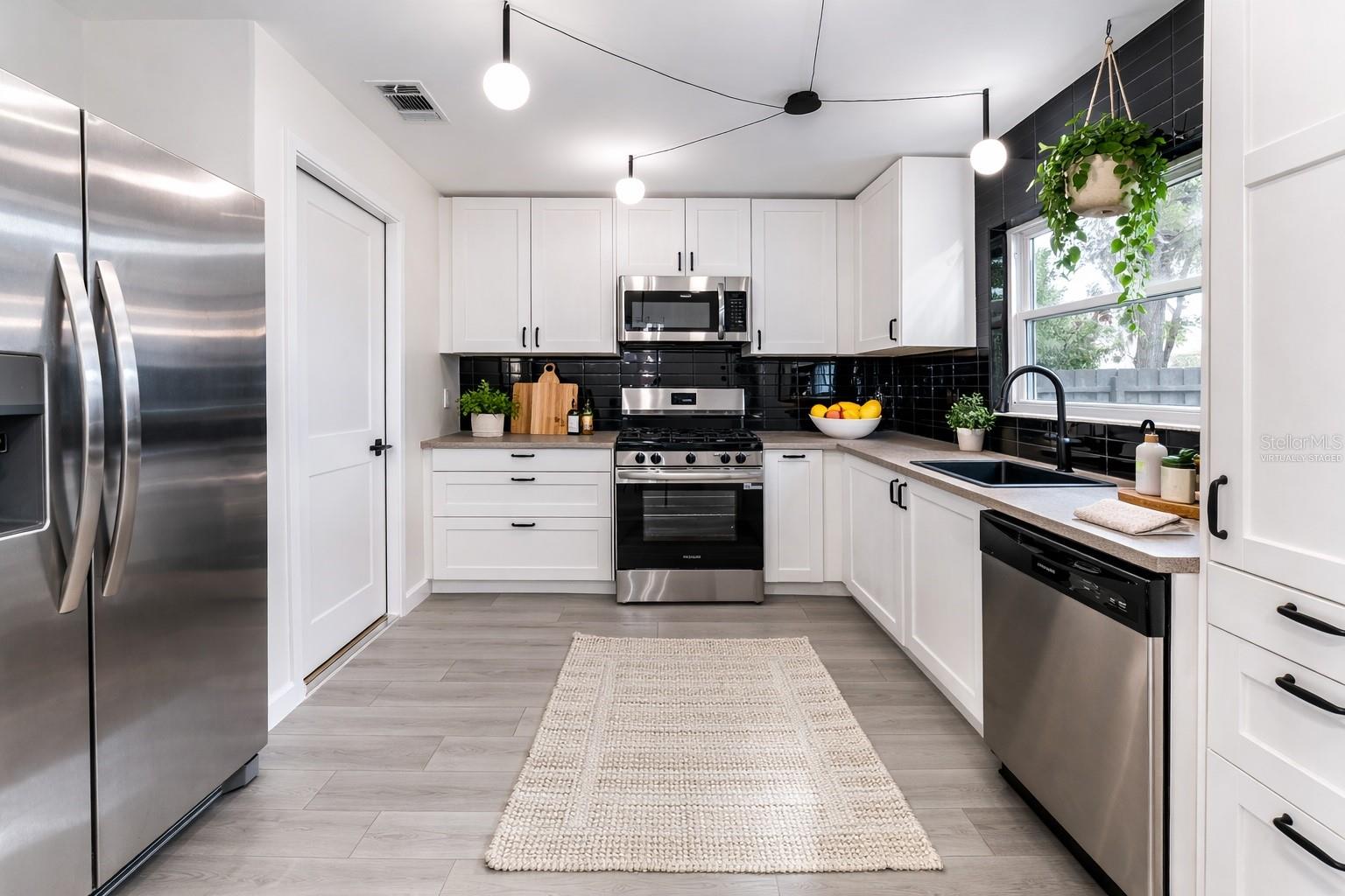 SEMINOLE PARK - Residential Lease