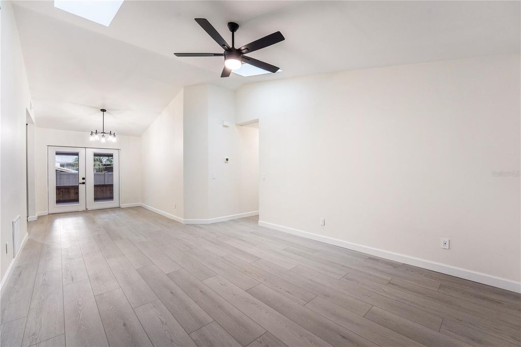 Photo of 104 N Glenwood Avenue, Orlando, FL 32803 (MLS # O6393059)