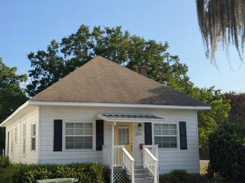 Photo of 231 Avenue A NE, Winter Haven, FL 33881 (MLS # L4960914)