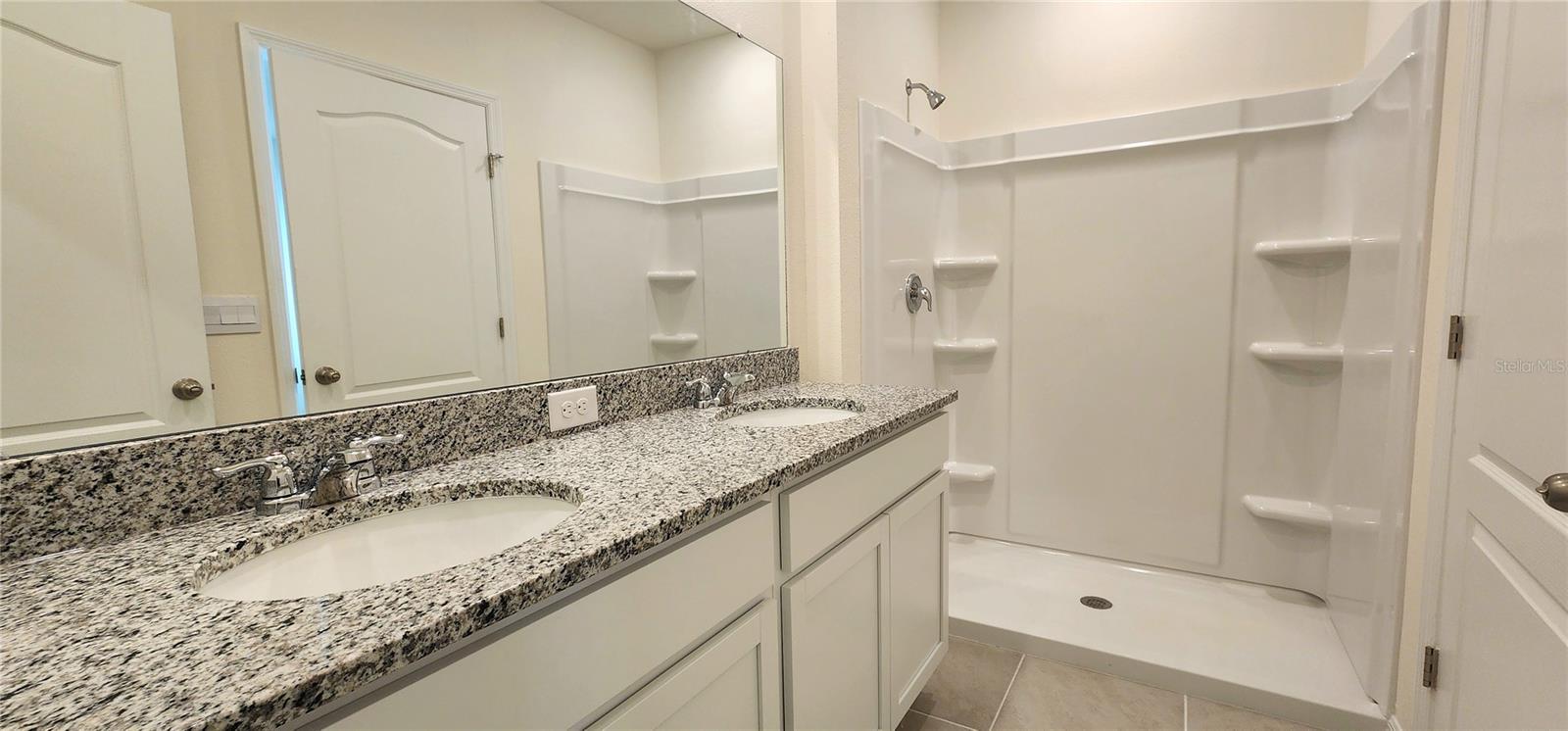 HAWTHORNE - Residential Lease