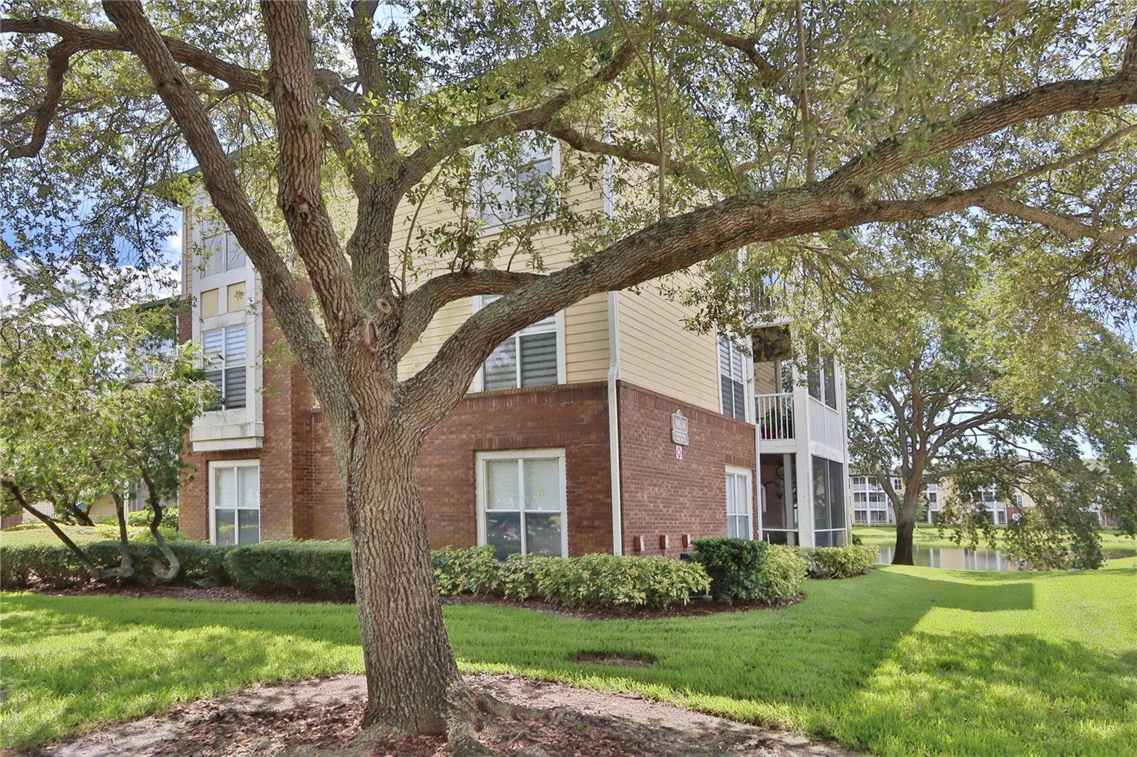 THE LANDINGS OF TAMPA A CONDOM - Residential