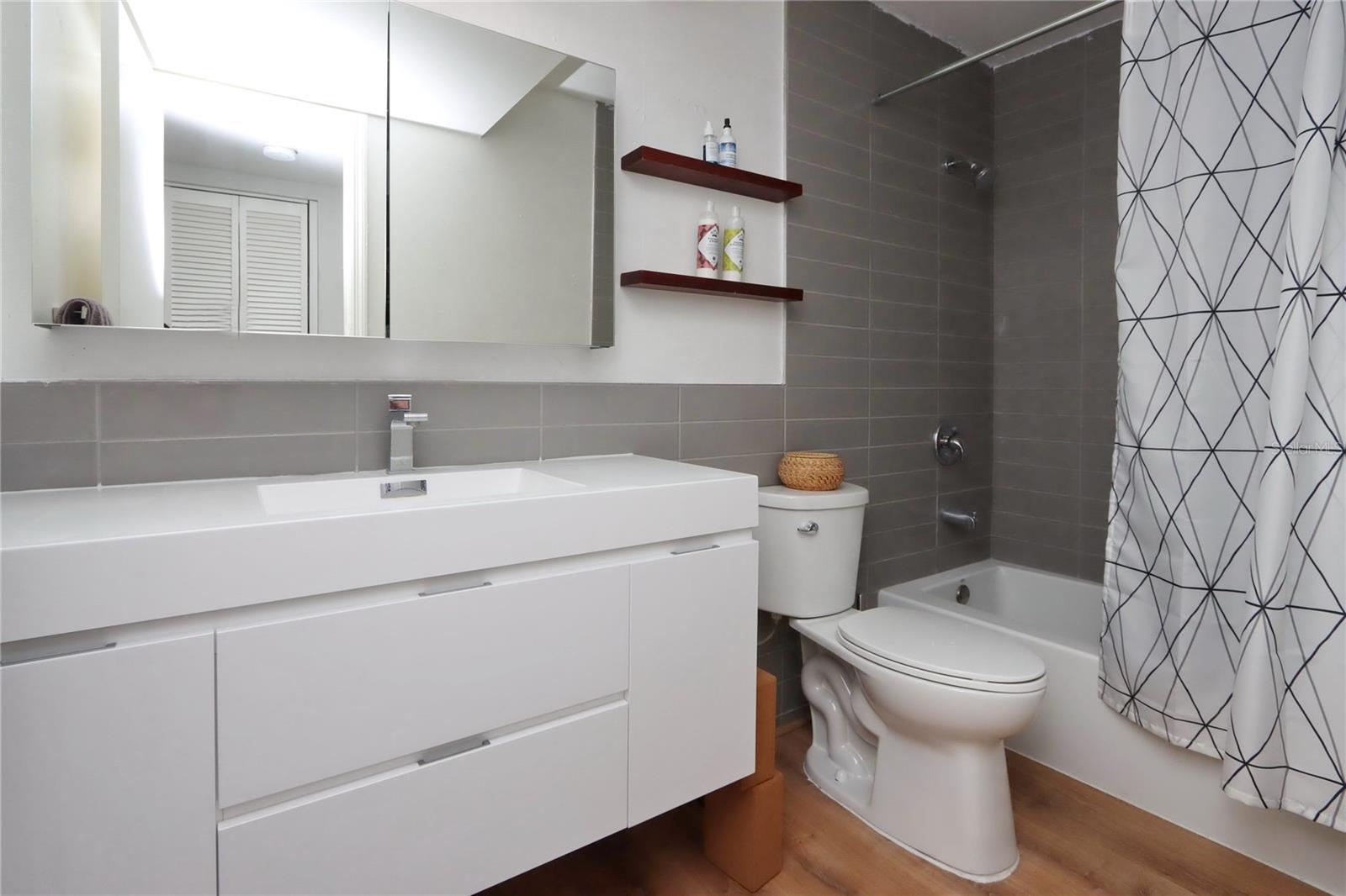 THE LANDINGS OF TAMPA A CONDOM - Residential