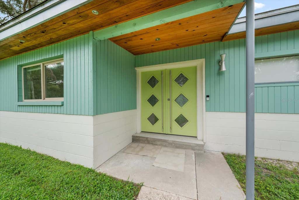 Photo of 533 Broxburn Avenue, Temple Terrace, FL 33617 (MLS # TB8542659)