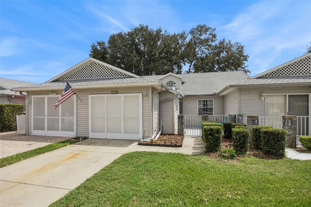 Photo of 26032 Newcombe Circle, Leesburg, FL 34748 (MLS # G5117682)