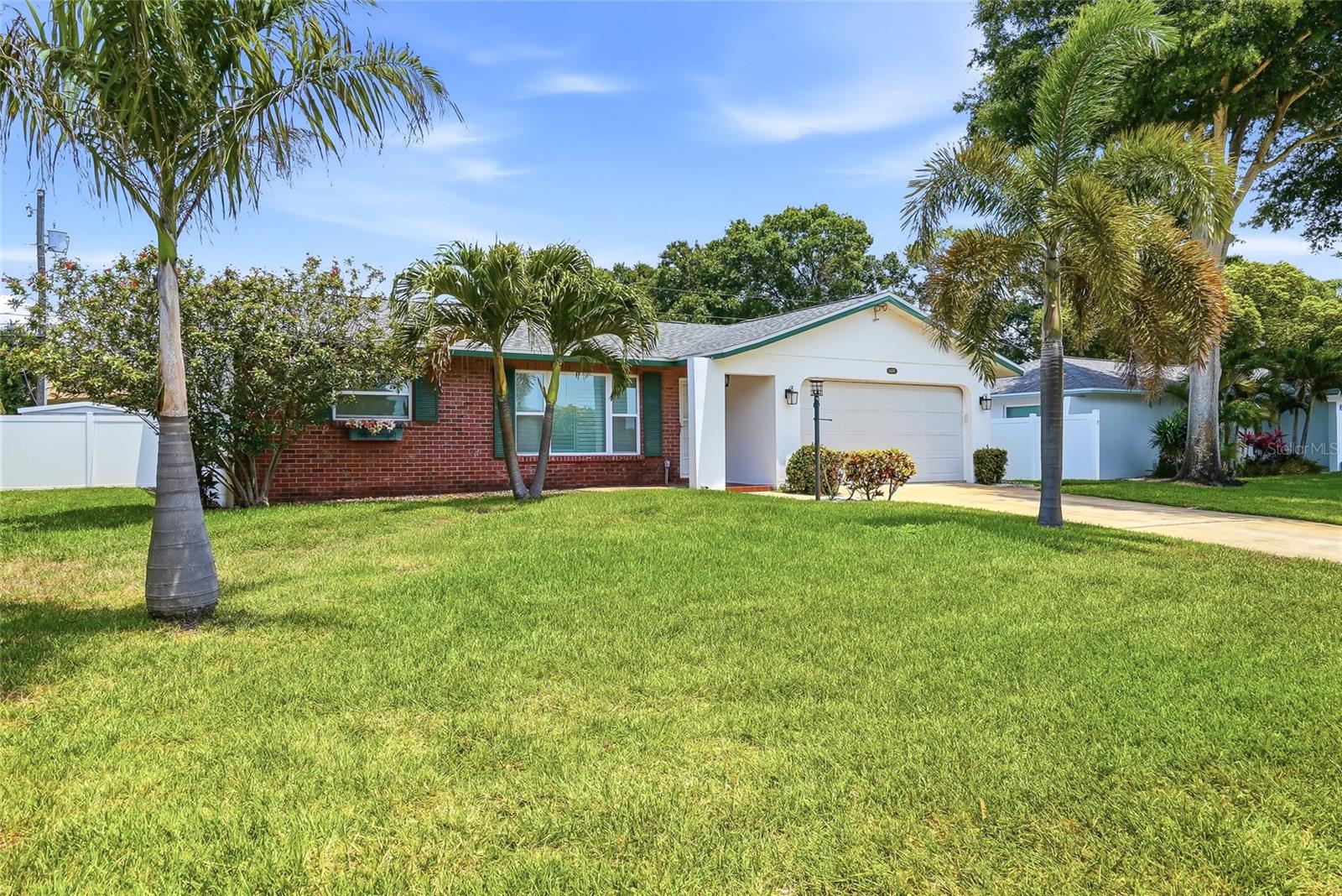 YACHT CLUB ESTATES - Residential