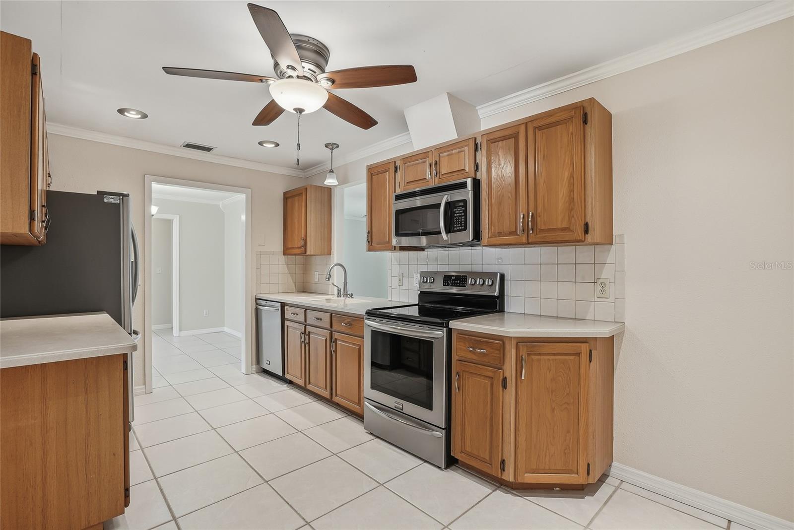 YACHT CLUB ESTATES - Residential