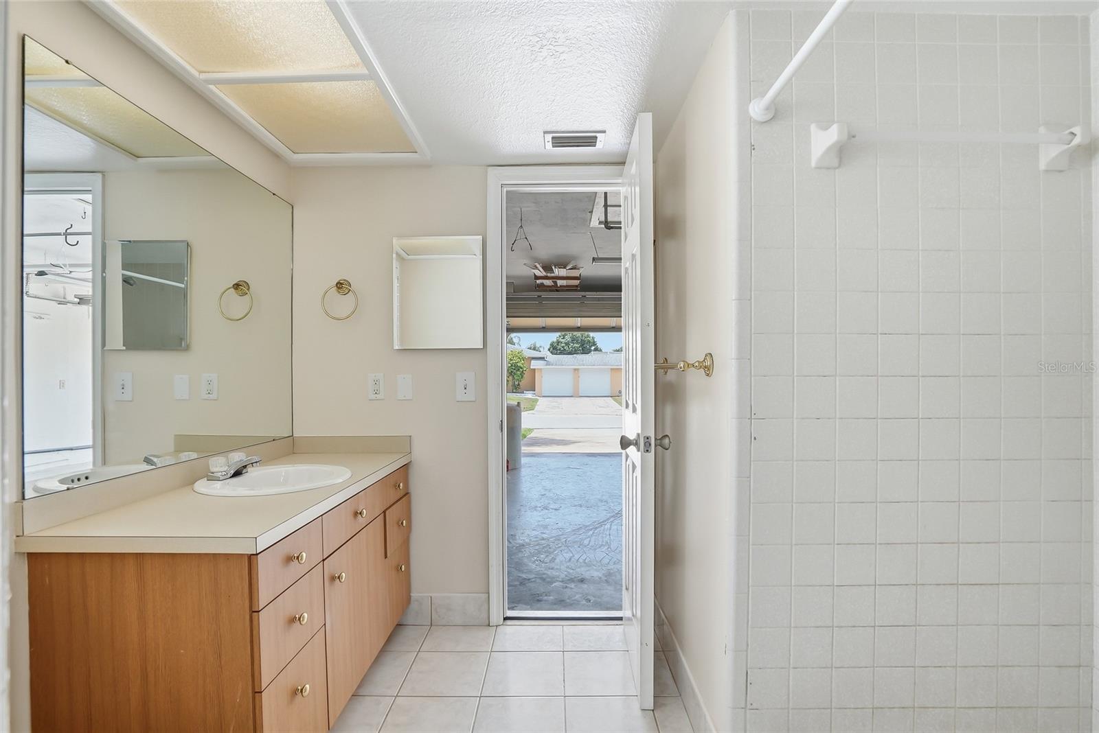 YACHT CLUB ESTATES - Residential