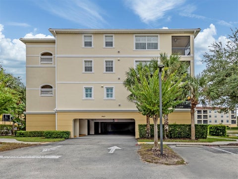 Property photo of 940 Cooper Street 202, Venice, FL 34285