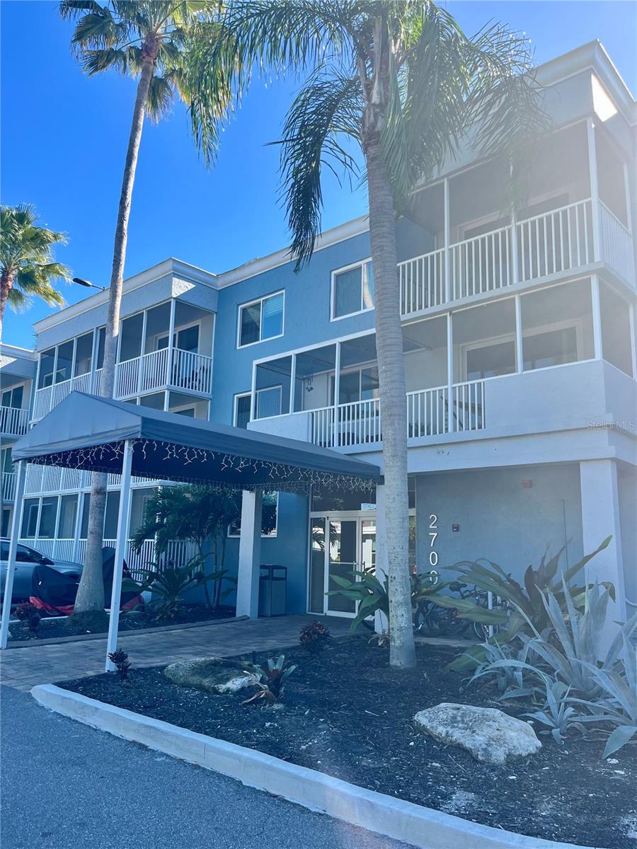 SARASOTA PALMS - Residential Lease