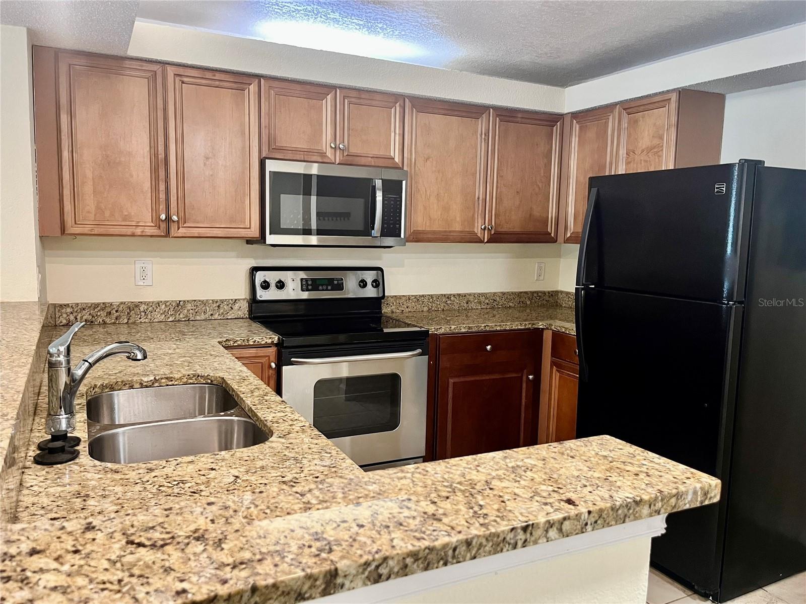 SARASOTA PALMS - Residential Lease