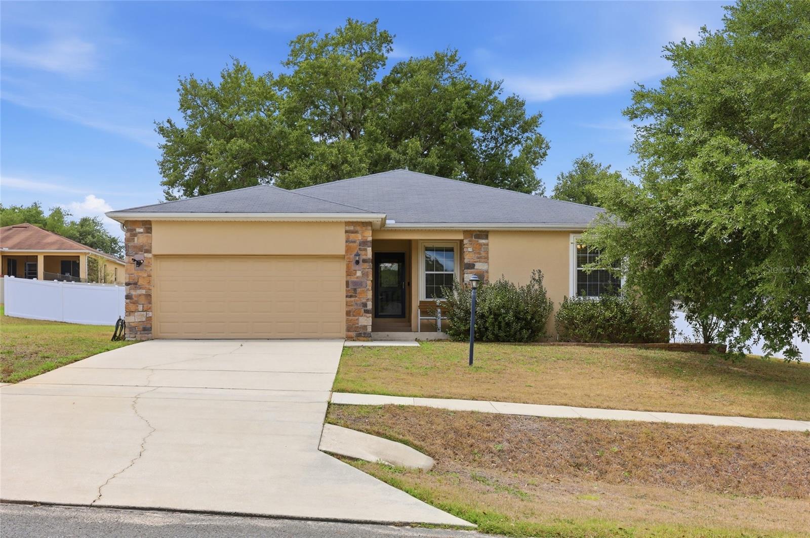 LADY LAKE STONEWOOD MANOR - Residential