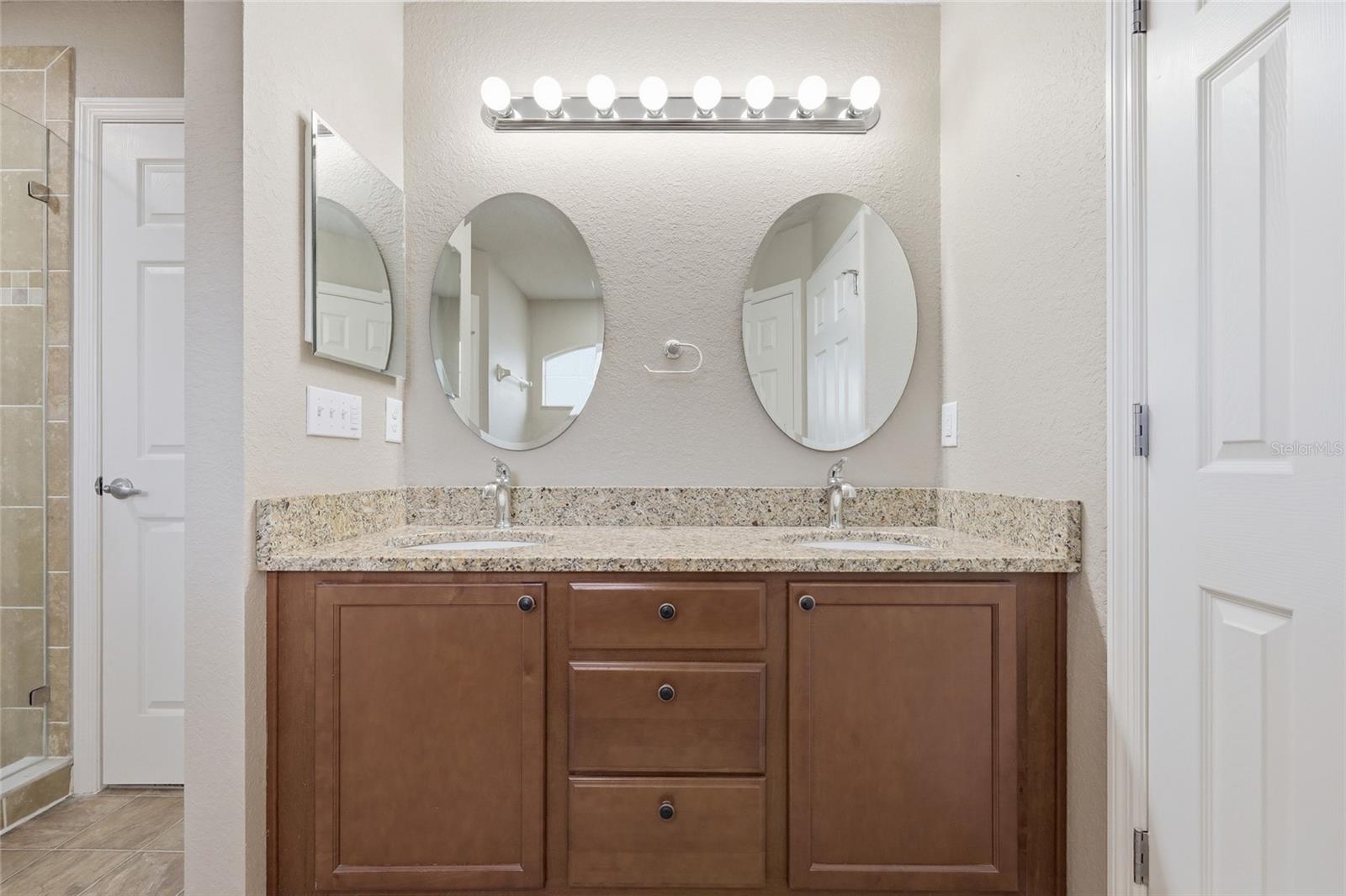 LADY LAKE STONEWOOD MANOR - Residential