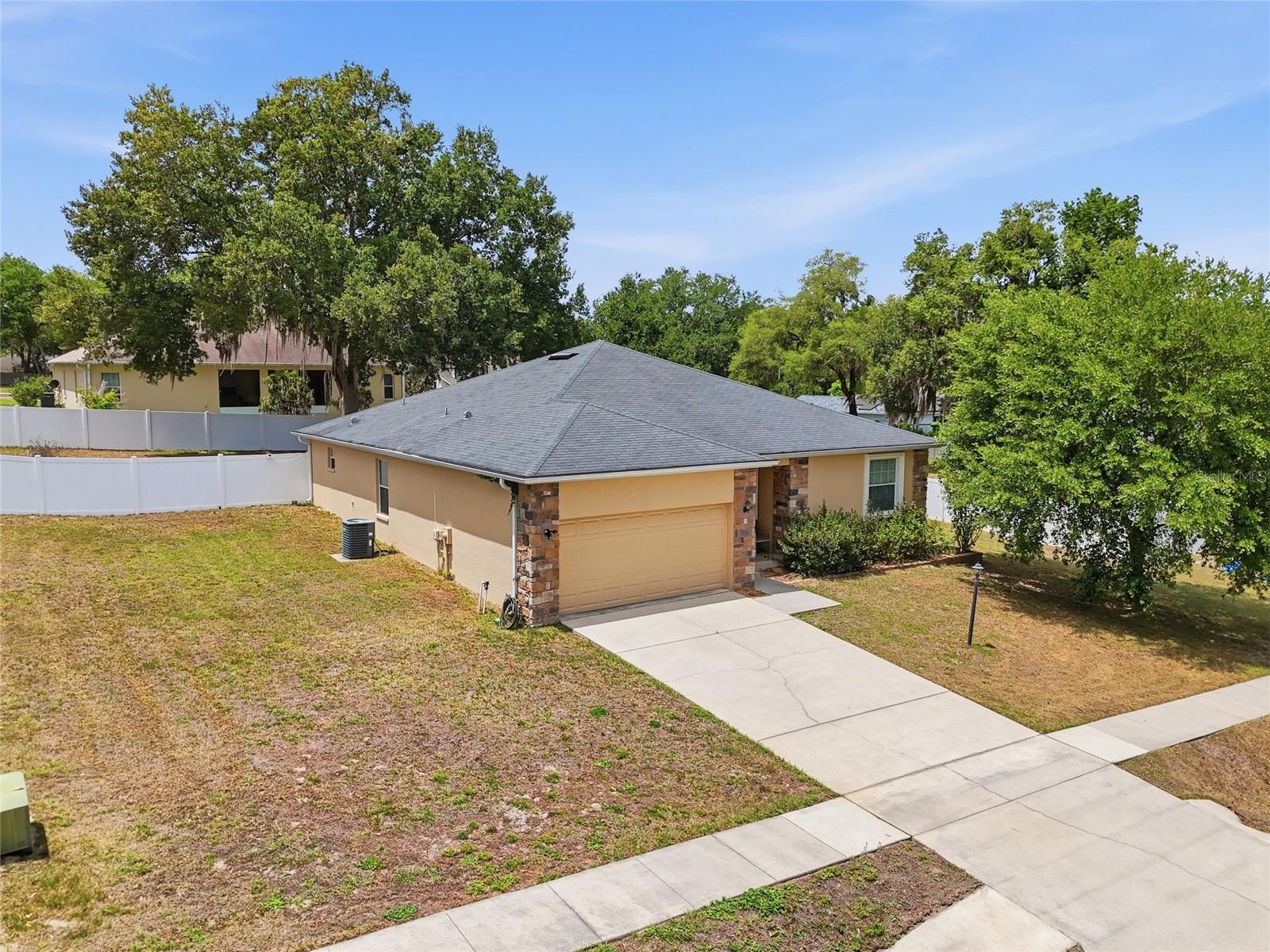 LADY LAKE STONEWOOD MANOR - Residential