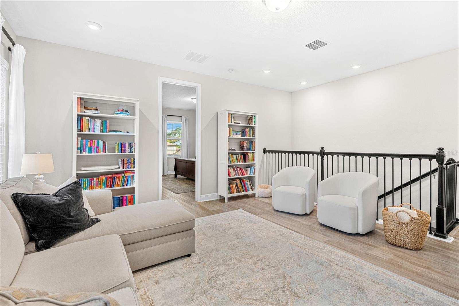 HAWKS CREST - Residential