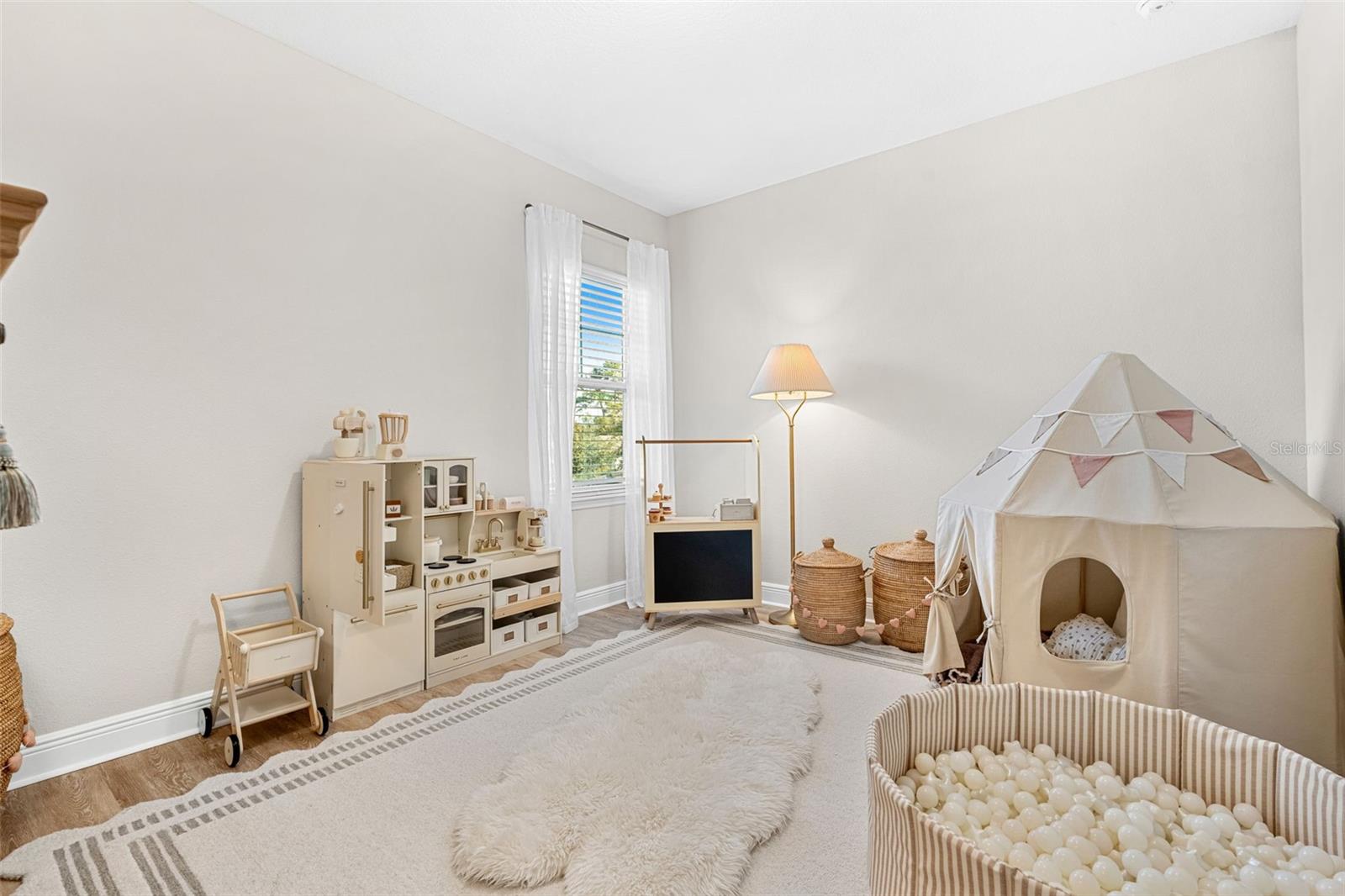 HAWKS CREST - Residential