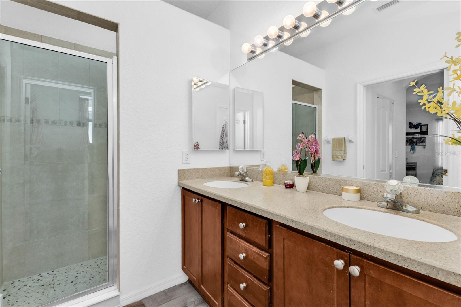 KINGS GATE PH 02 - Residential