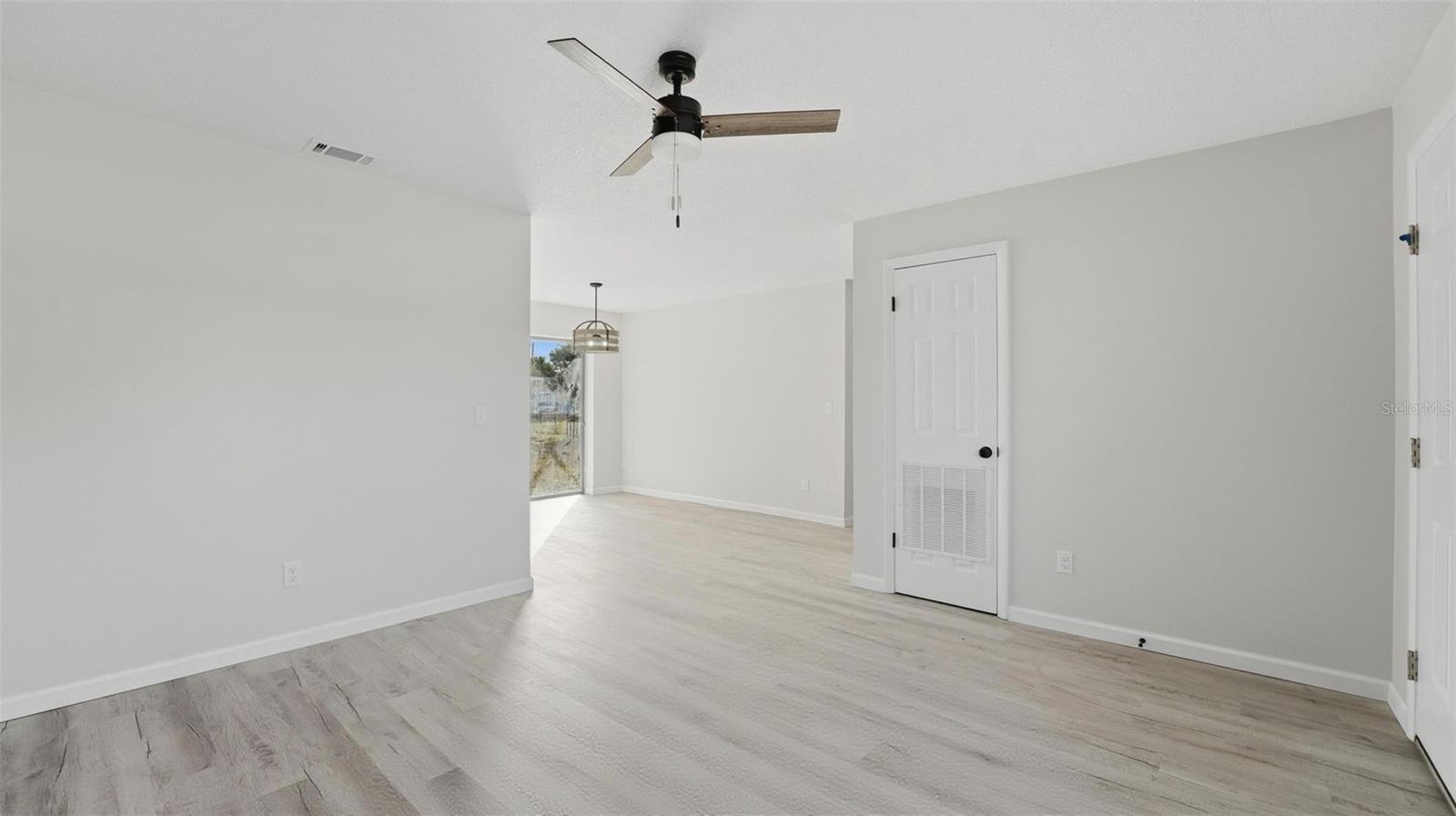 WHISPERING HILLS COUNTRY CLUB ESTATES SEC 04 - Residential