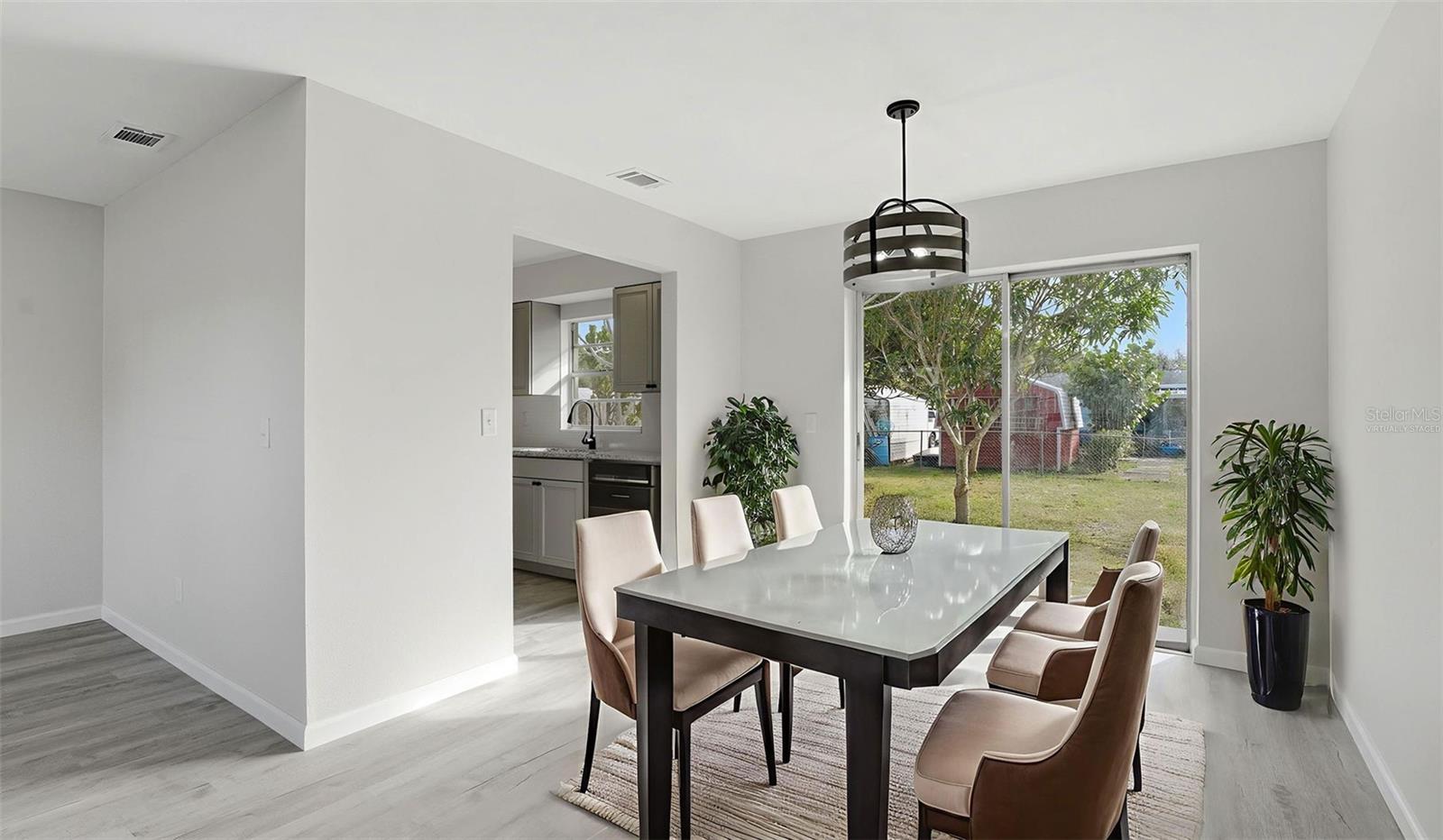 WHISPERING HILLS COUNTRY CLUB ESTATES SEC 04 - Residential