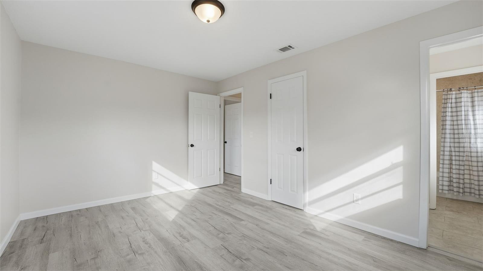 WHISPERING HILLS COUNTRY CLUB ESTATES SEC 04 - Residential