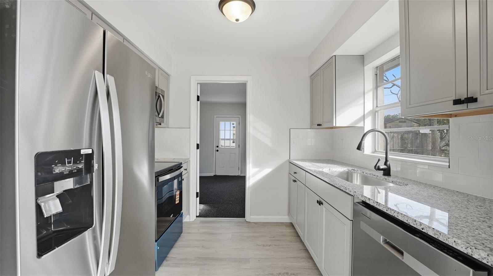 WHISPERING HILLS COUNTRY CLUB ESTATES SEC 04 - Residential