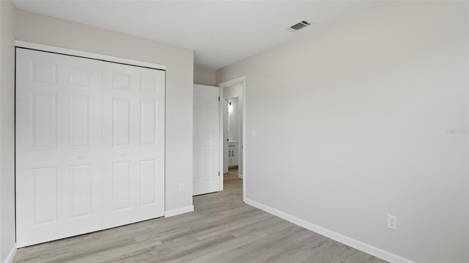 WHISPERING HILLS COUNTRY CLUB ESTATES SEC 04 - Residential