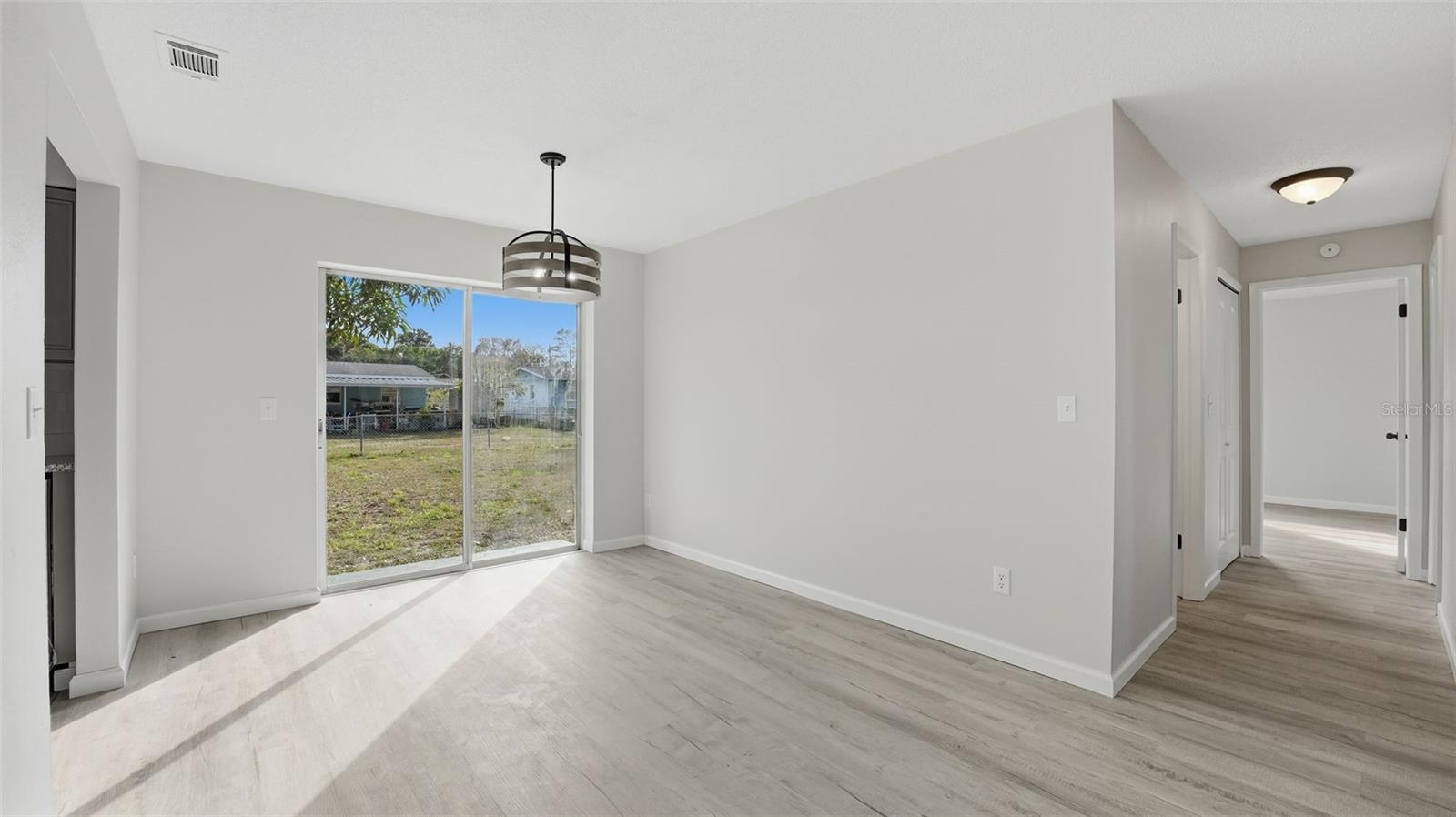 WHISPERING HILLS COUNTRY CLUB ESTATES SEC 04 - Residential