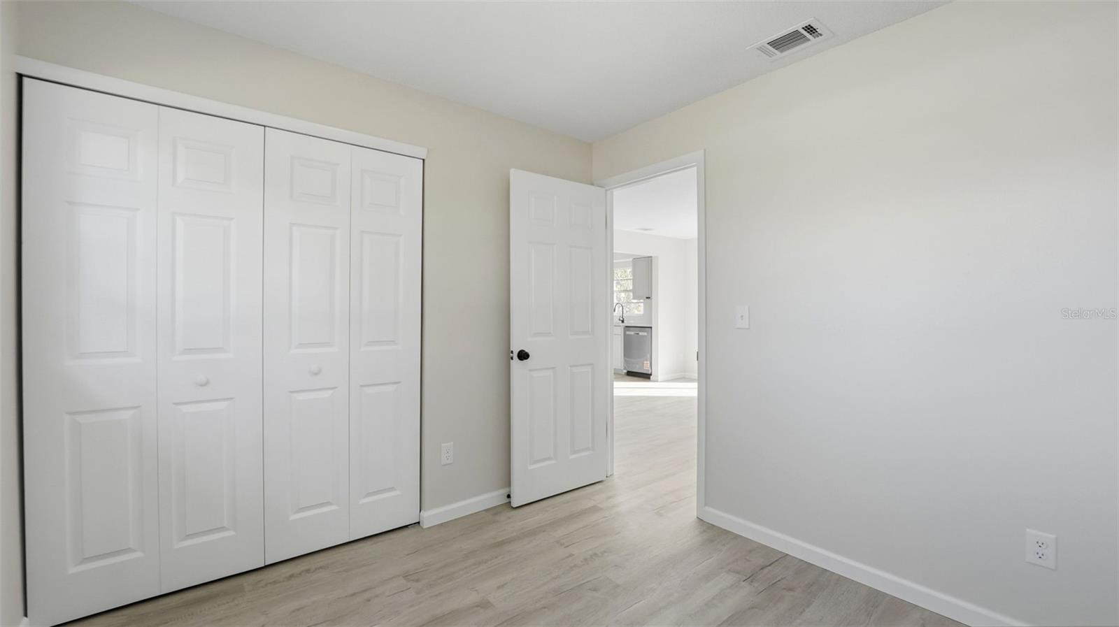 WHISPERING HILLS COUNTRY CLUB ESTATES SEC 04 - Residential