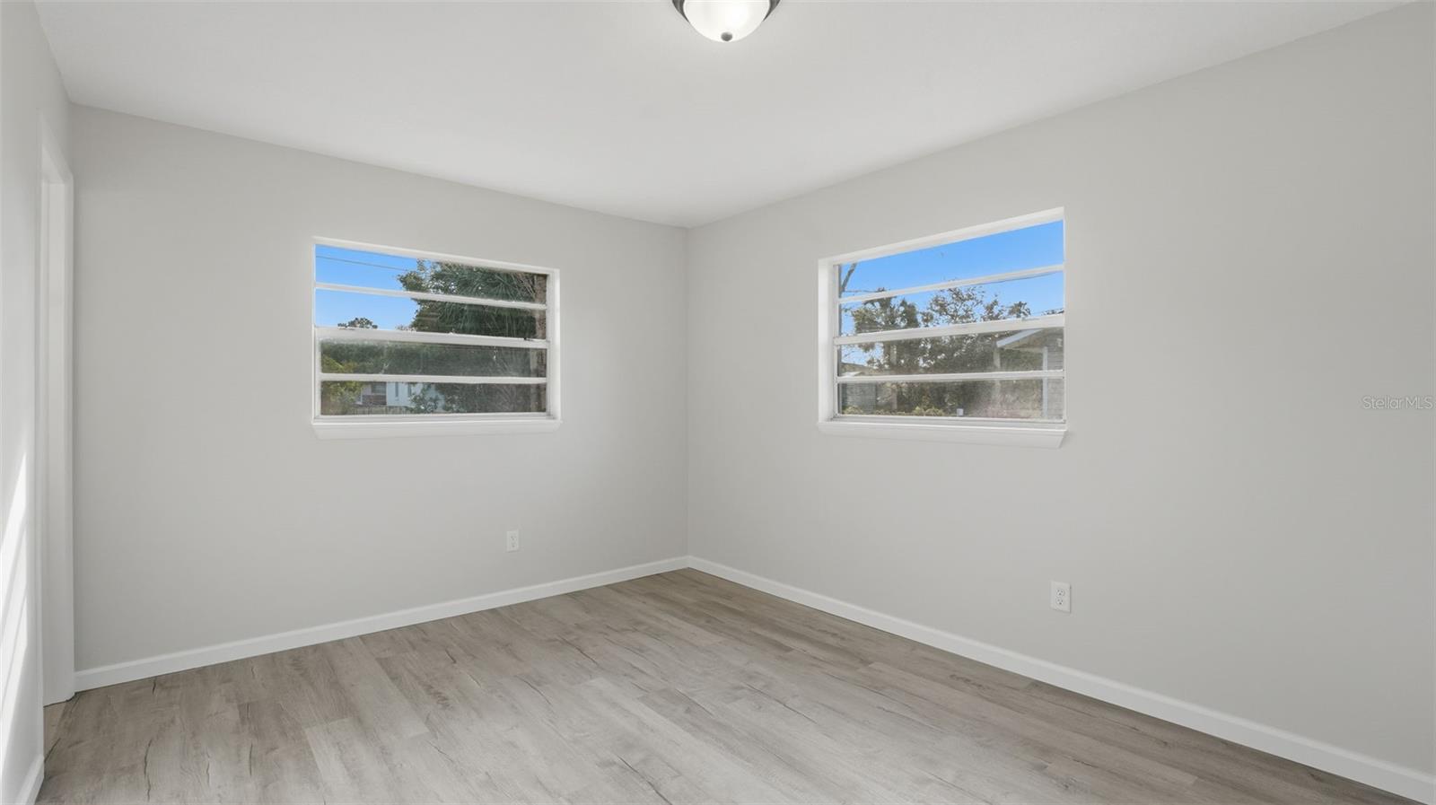 WHISPERING HILLS COUNTRY CLUB ESTATES SEC 04 - Residential