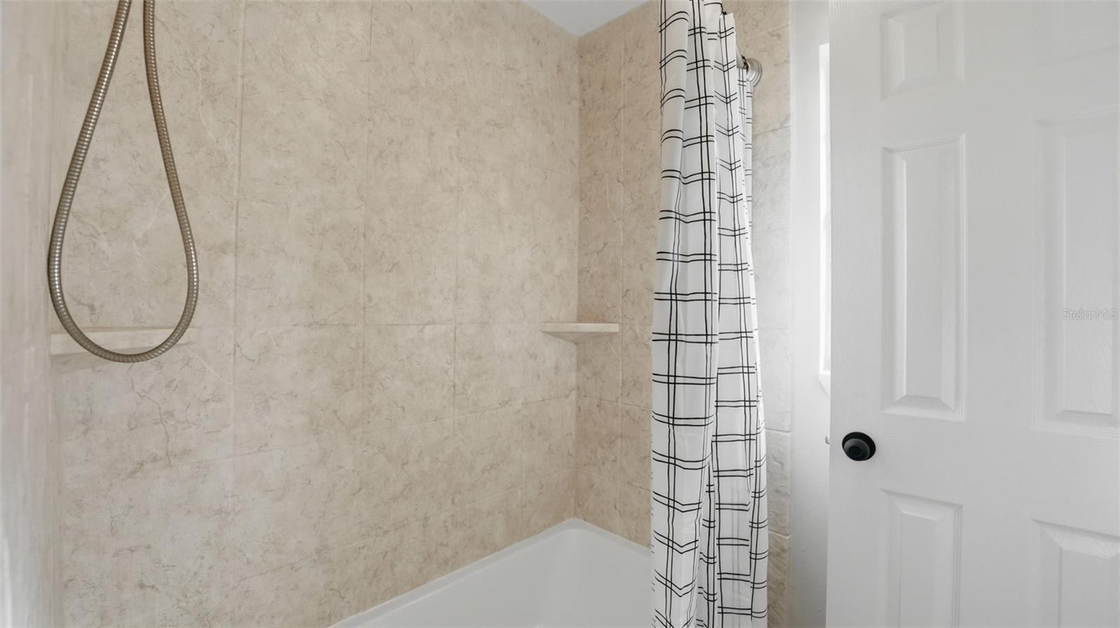 WHISPERING HILLS COUNTRY CLUB ESTATES SEC 04 - Residential