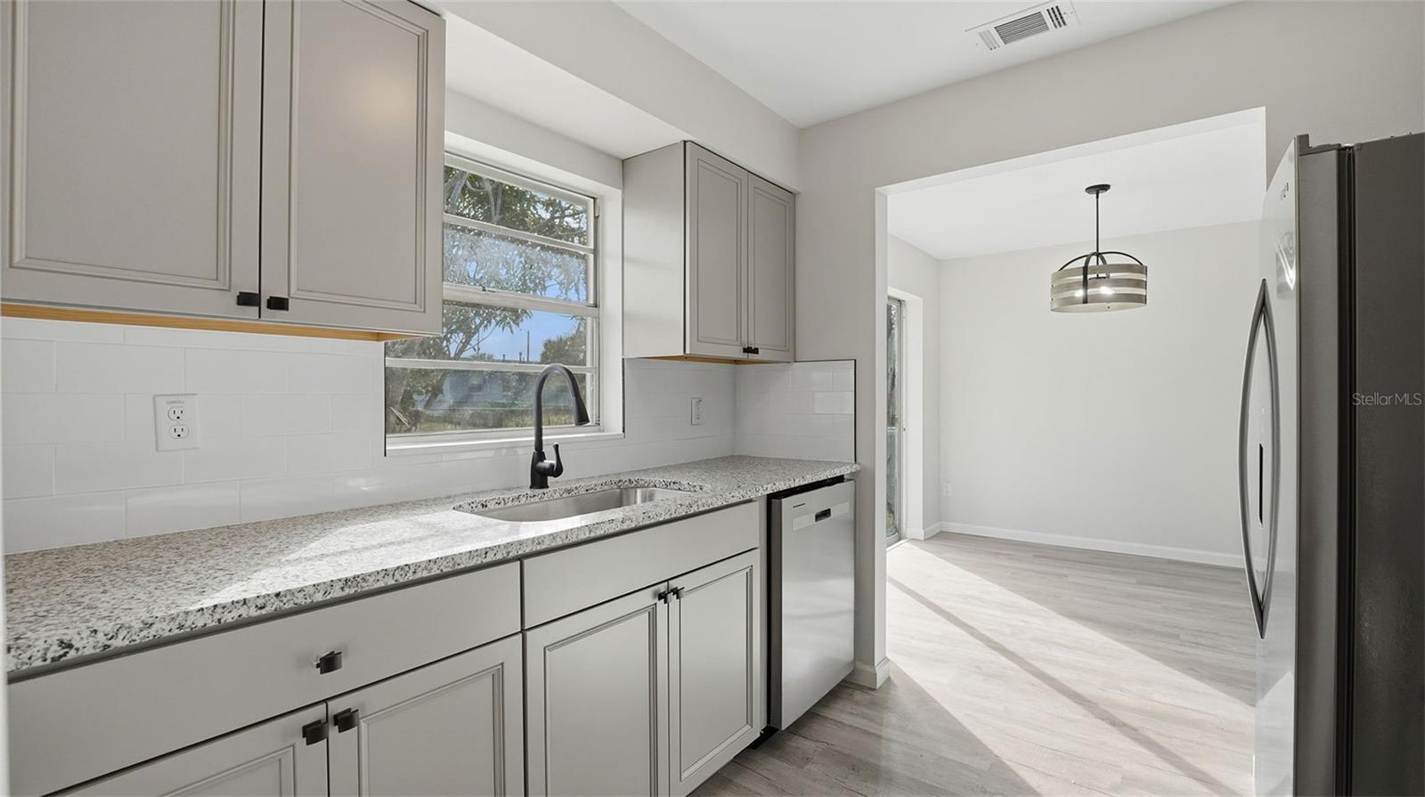 WHISPERING HILLS COUNTRY CLUB ESTATES SEC 04 - Residential