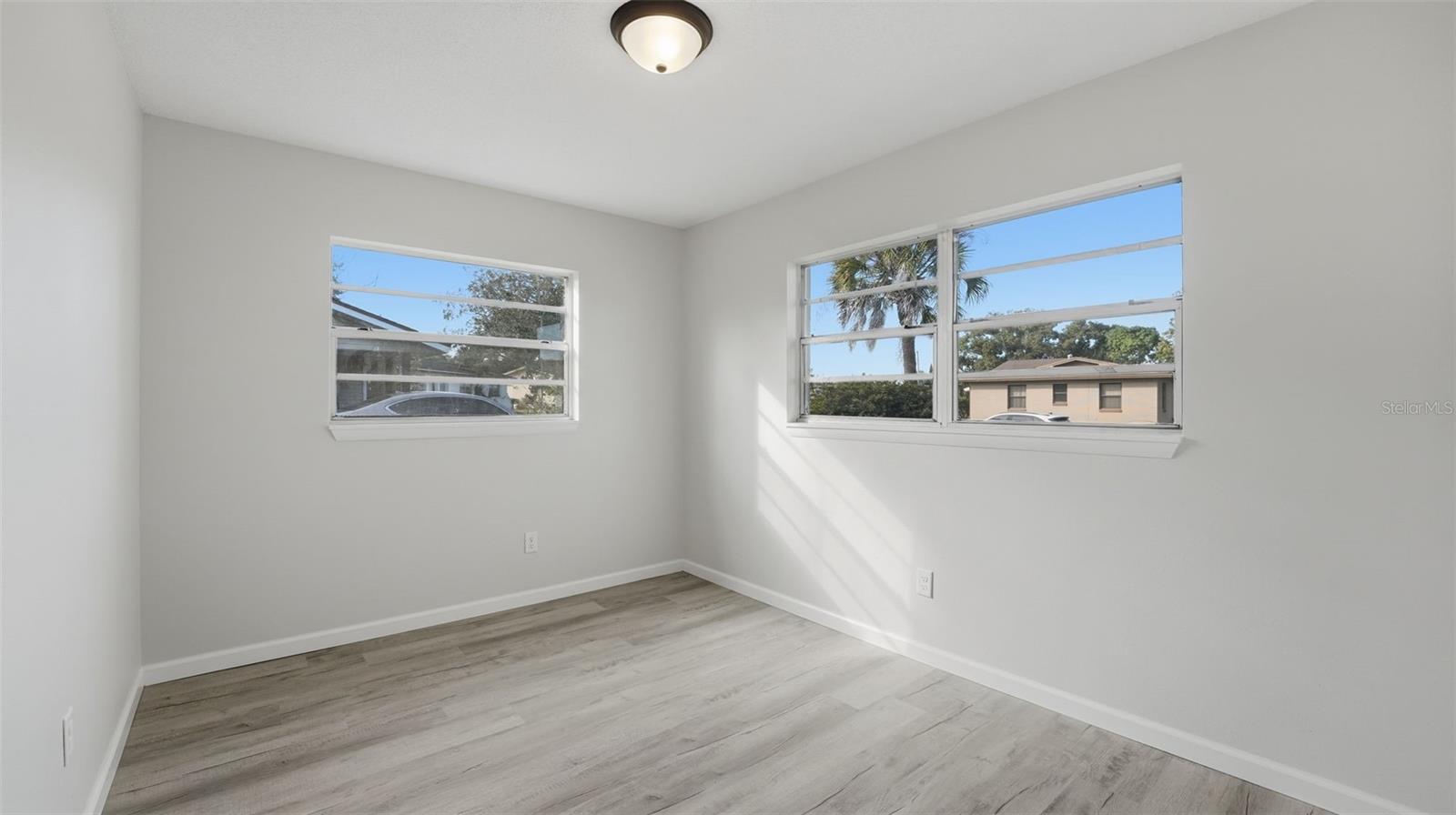 WHISPERING HILLS COUNTRY CLUB ESTATES SEC 04 - Residential