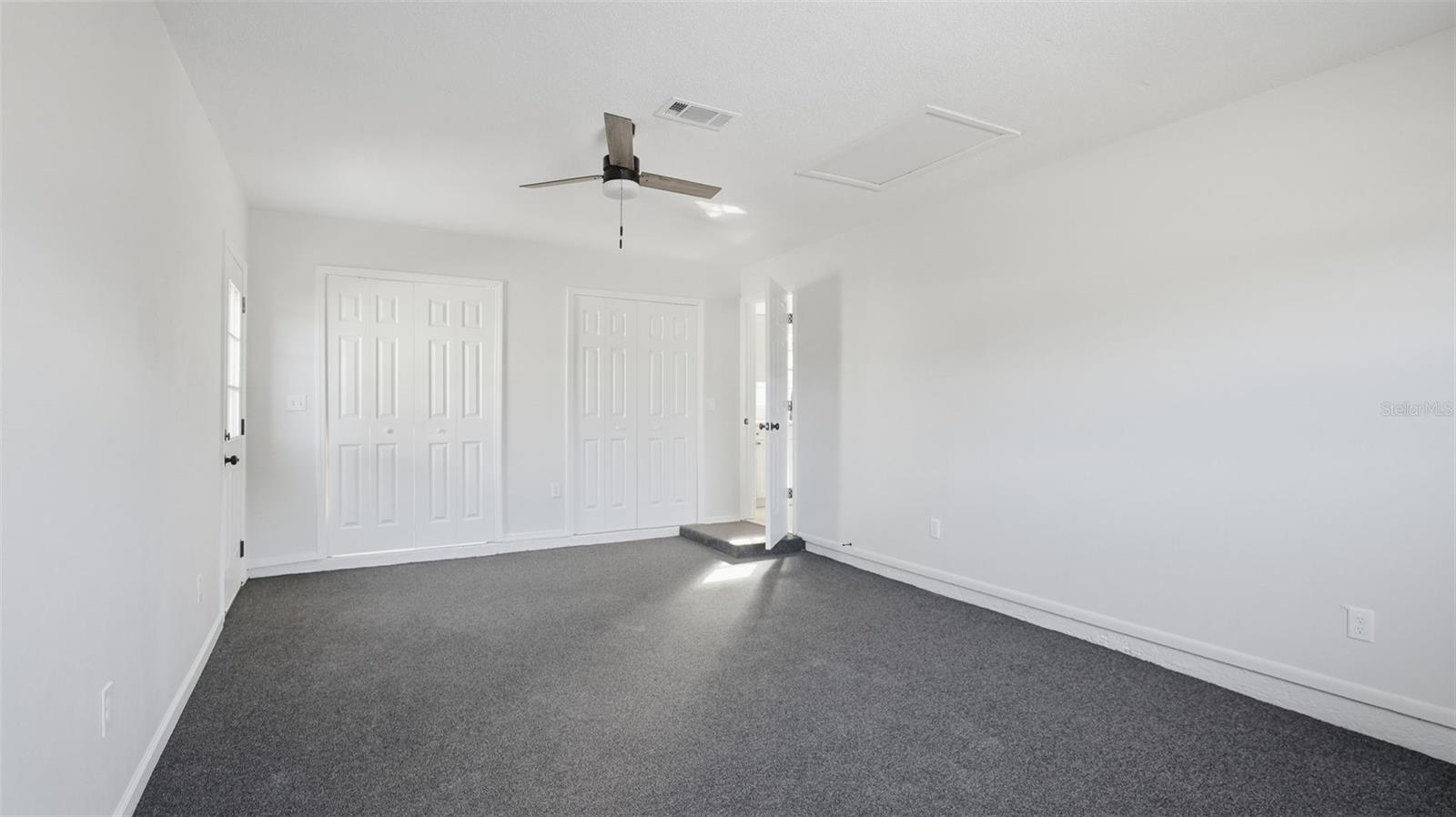 WHISPERING HILLS COUNTRY CLUB ESTATES SEC 04 - Residential