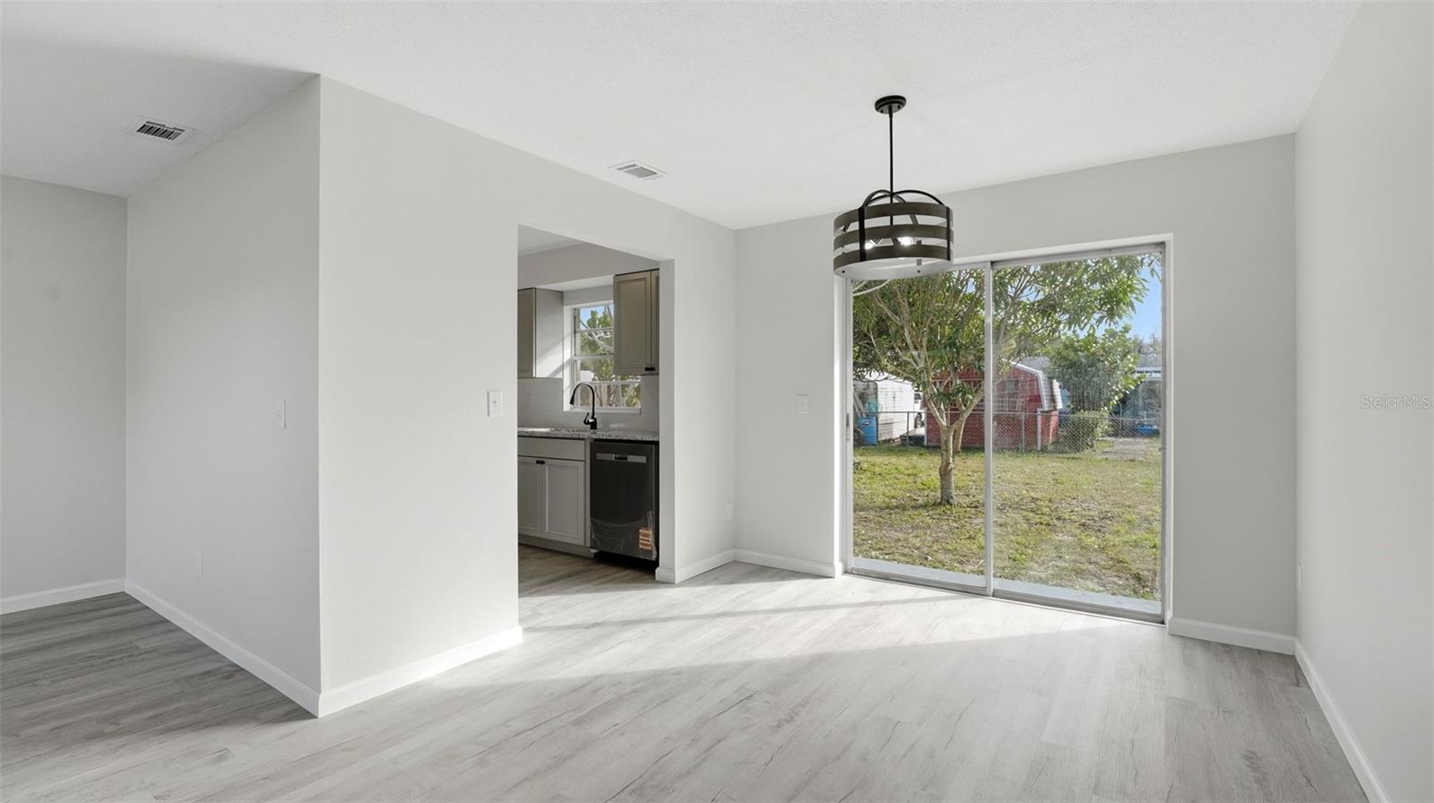 WHISPERING HILLS COUNTRY CLUB ESTATES SEC 04 - Residential