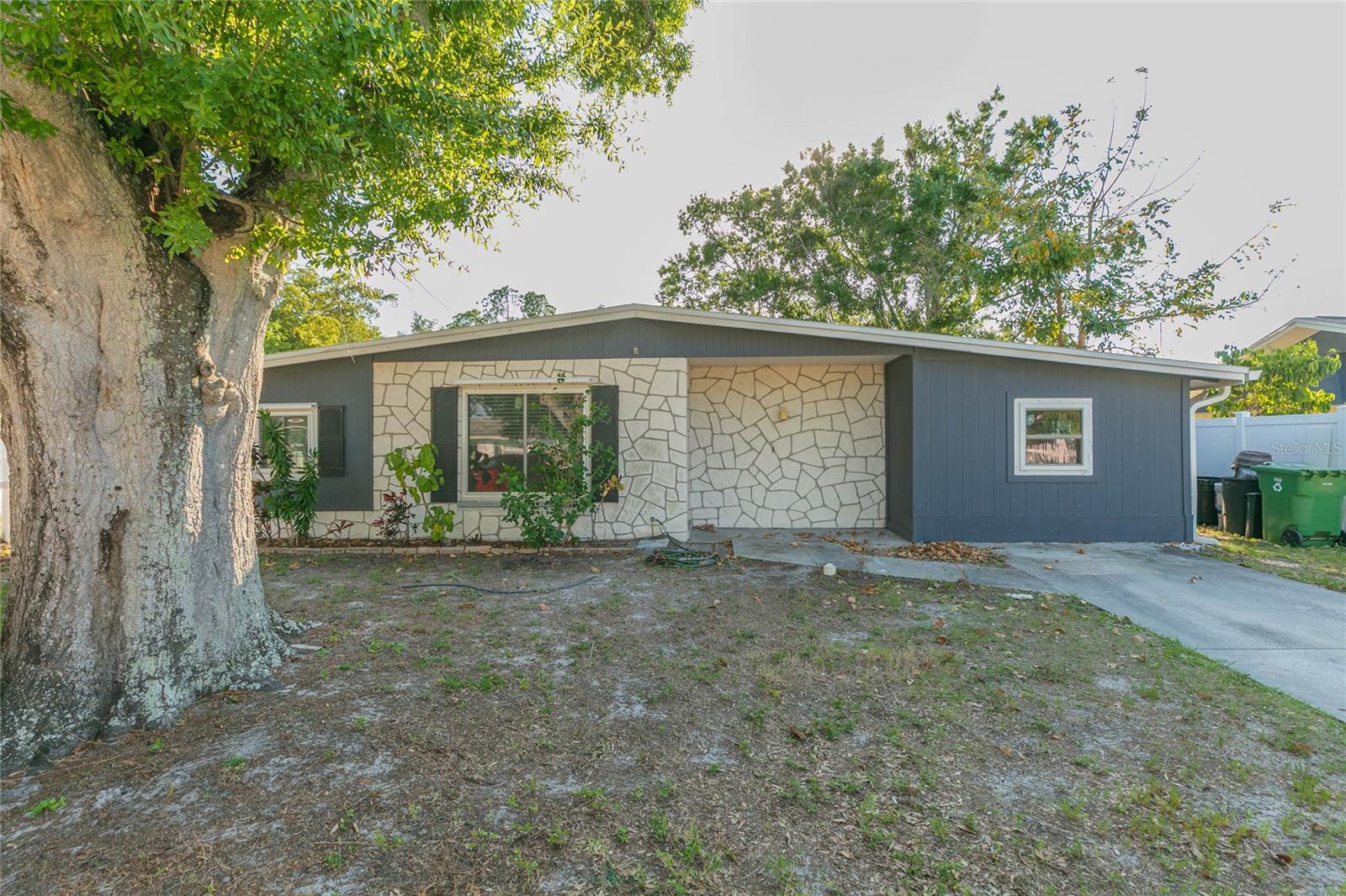 6321 S RENELLIE COURT