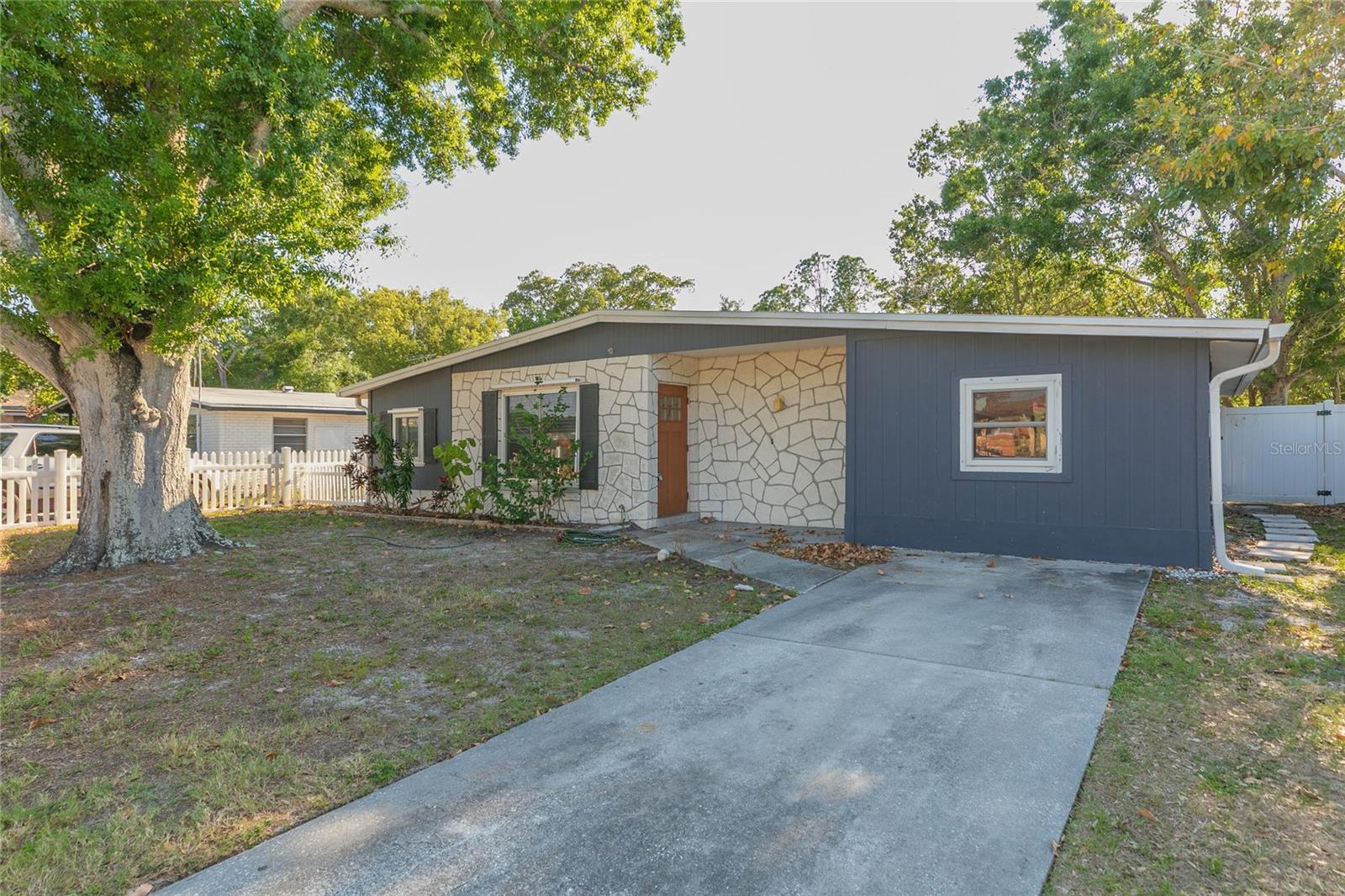 6321 S RENELLIE COURT