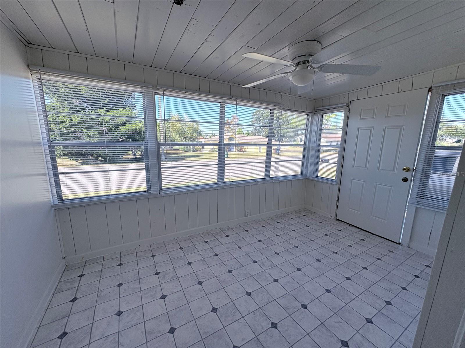 SUN CREST SUB - Residential Lease