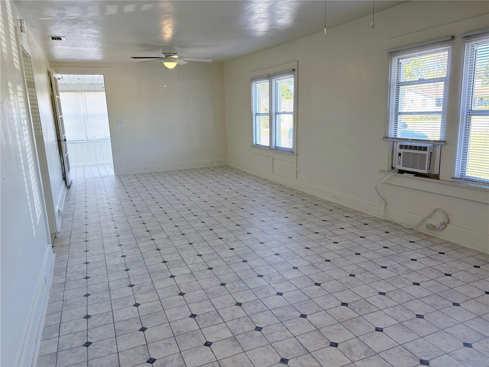 SUN CREST SUB - Residential Lease