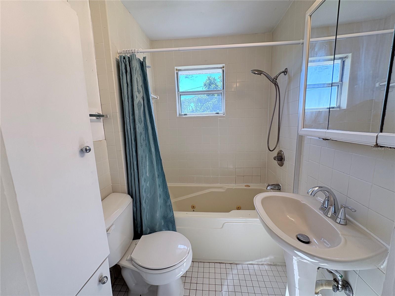 SUN CREST SUB - Residential Lease