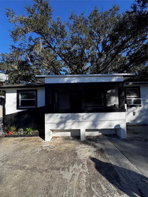 A home in PLANT CITY