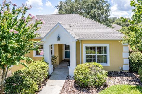 A home in EUSTIS