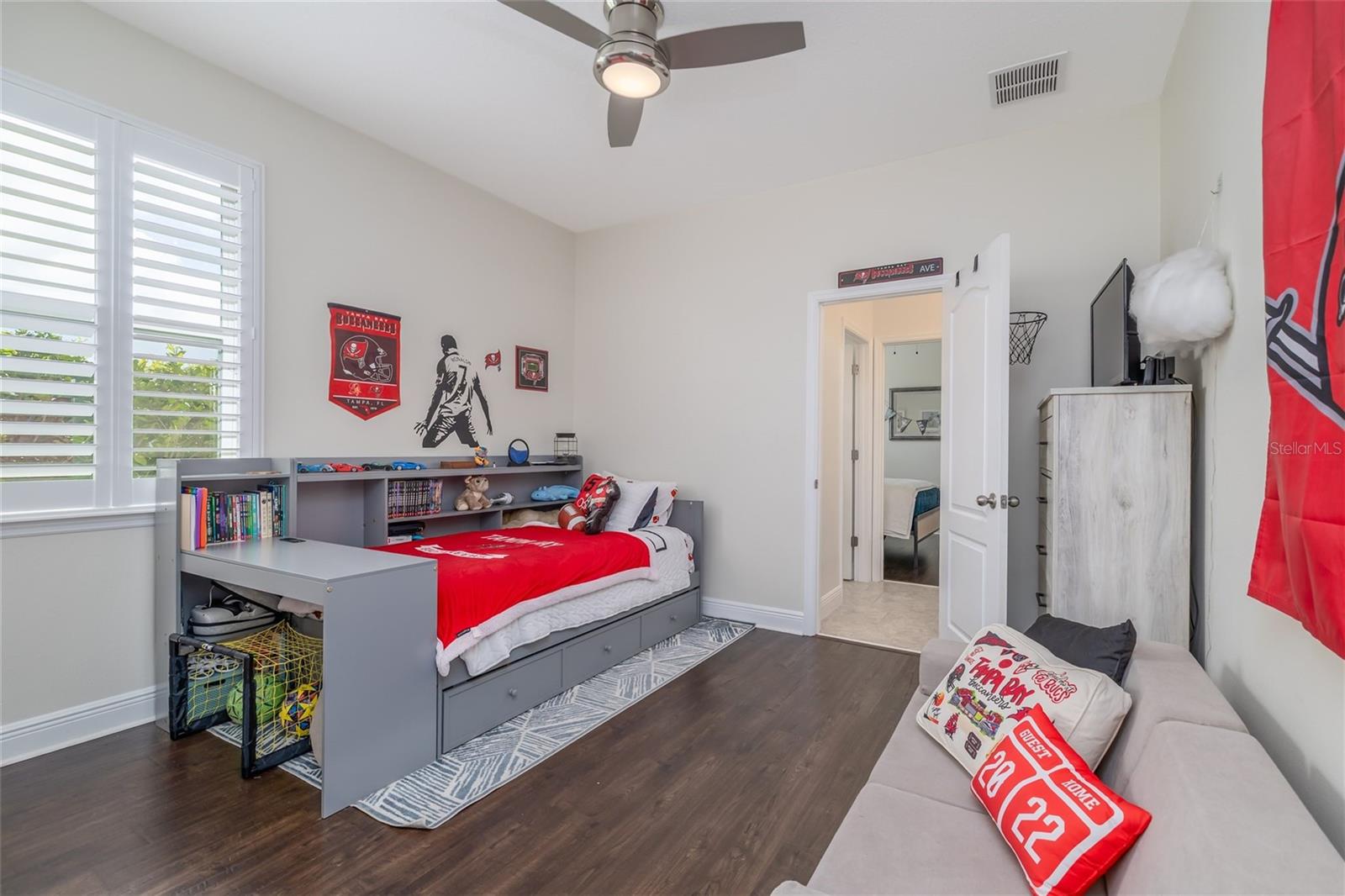 VICTORIA PARK INC 5 NW / VICTORIA TRAILS - Residential