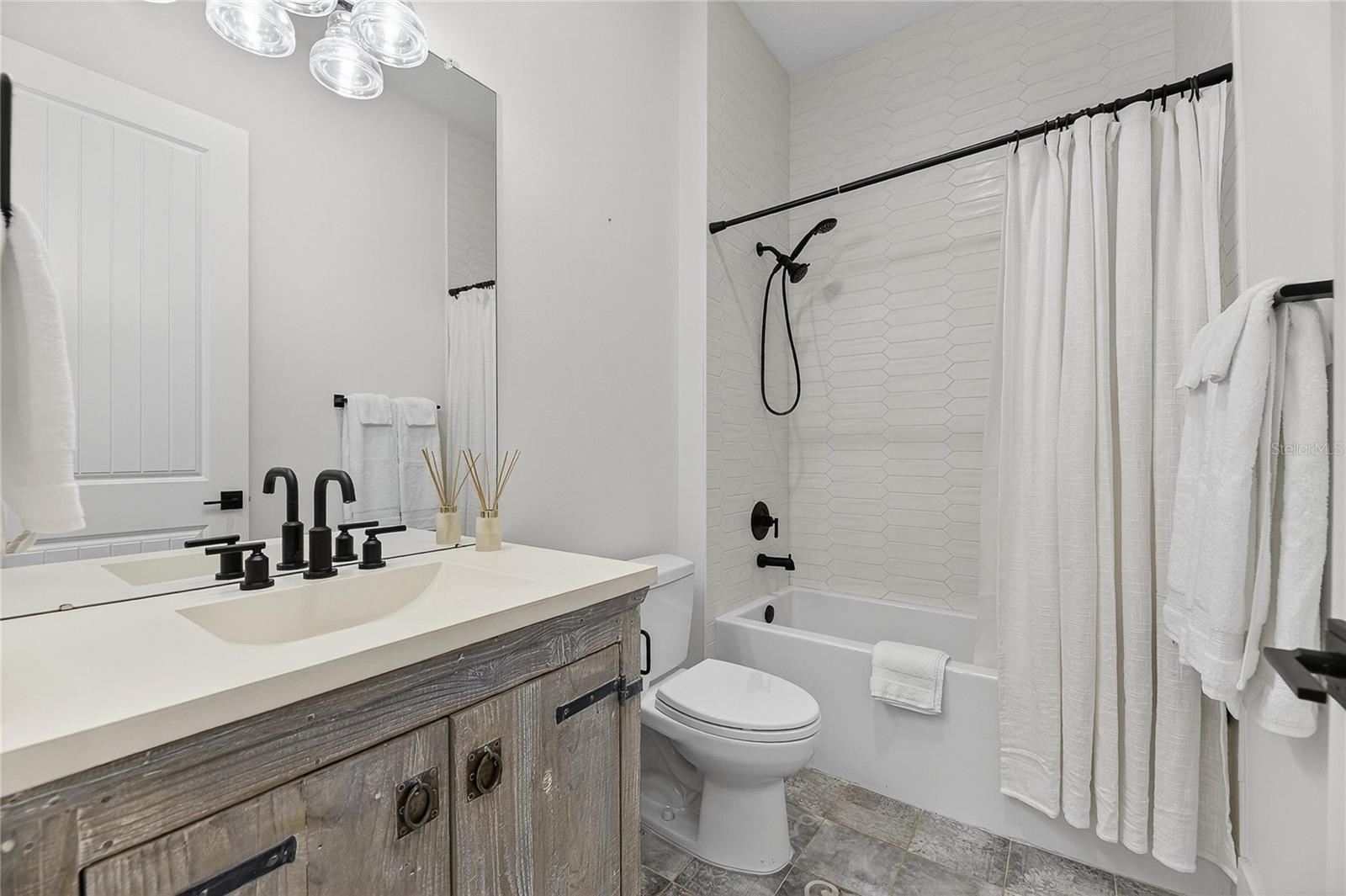 MIRABAY PH 2A-3 - Residential