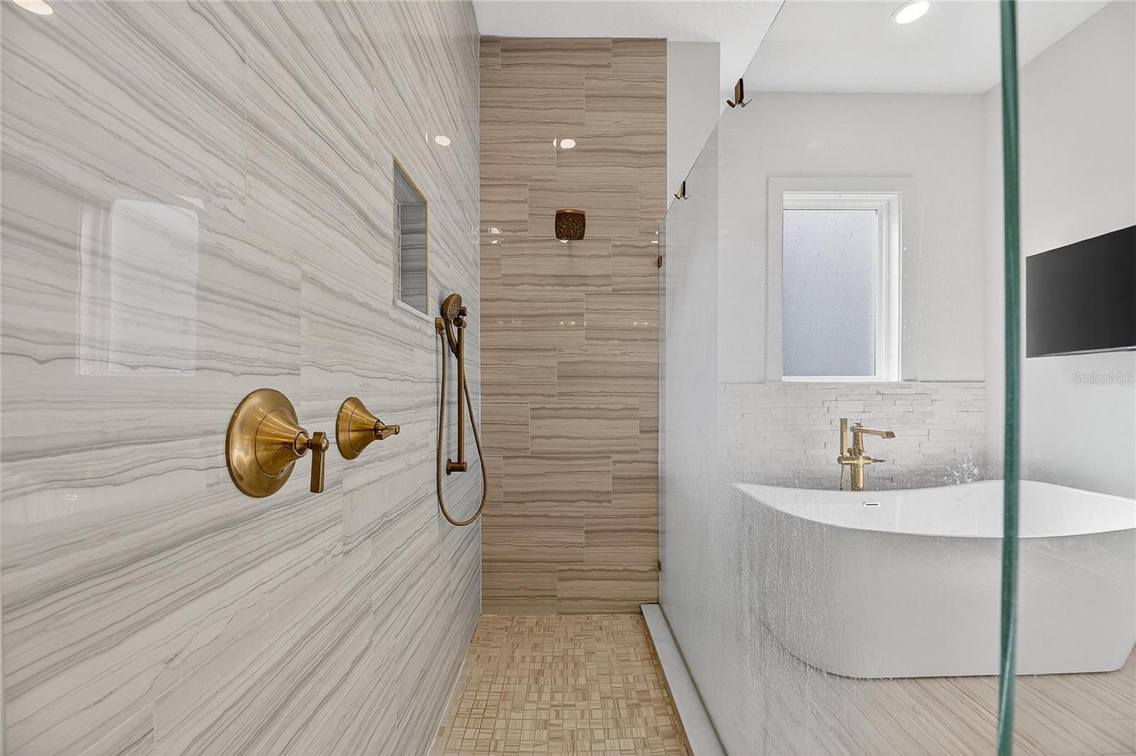 MIRABAY PH 2A-3 - Residential