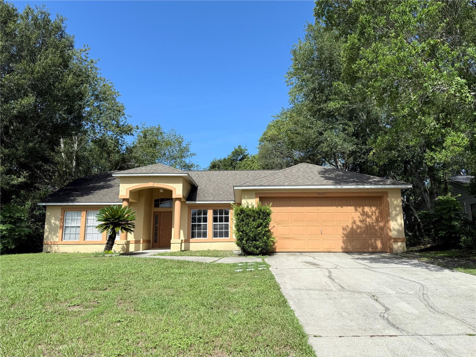 For Rent: Spacious 3-Bedroom, 2-Bath Home in Deltona – Over 1,800 Sq. Ft. + Fenced Yard!
Looking for space, comfort, and a great location? This beautiful 3-bedroom, 2-bathroom home in Deltona has it all — and it’s available for rent now!
Featuring over 1,800 square feet of living space, this home offers an open floor plan with plenty of room to spread out. Enjoy a large living area, a well-equipped kitchen, and spacious bedrooms, including a primary suite with its own private bath.
Step outside to a fully fenced backyard—perfect for pets, play, or outdoor entertaining. Located in a quiet neighborhood, just minutes from shopping, schools, parks, and easy access to I-4 for commuting.