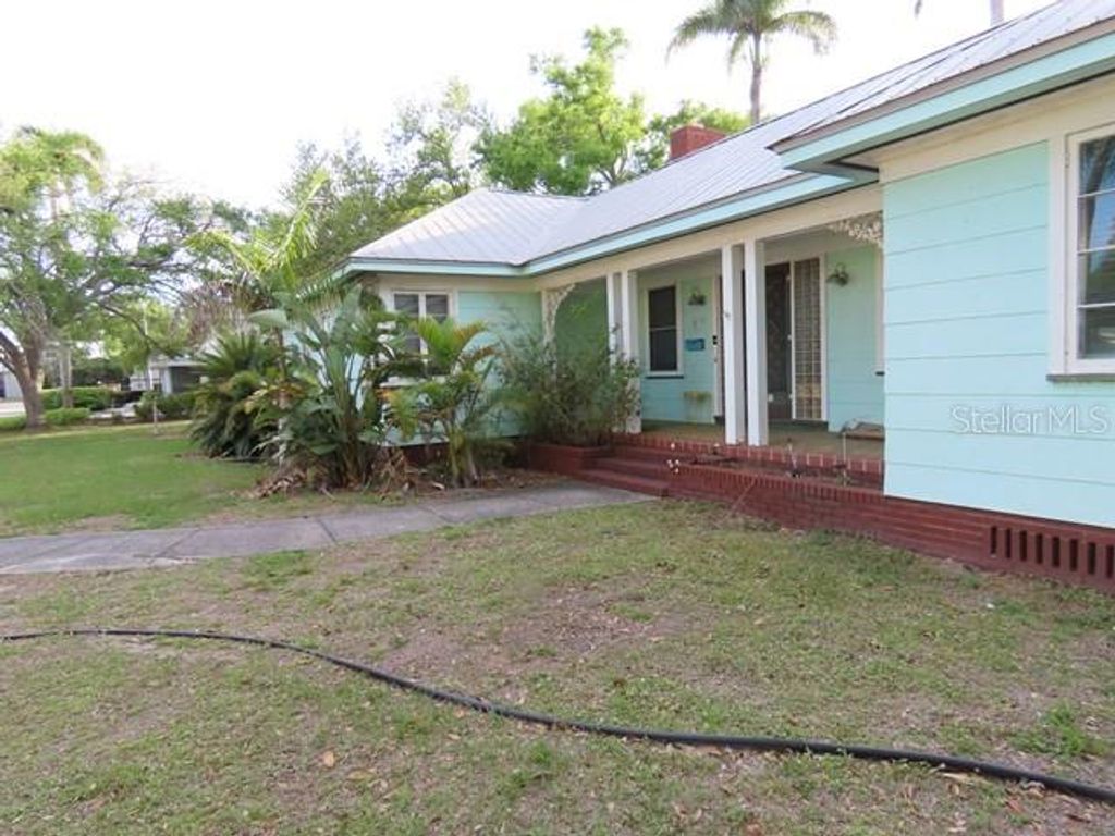 Photo of 408 27th Street W, Bradenton, FL 34205 (MLS # TB8497278)