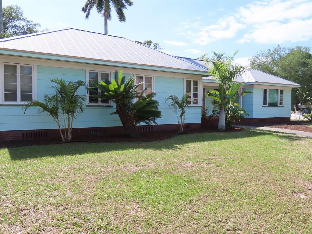 Photo of 408 27th Street W, Bradenton, FL 34205 (MLS # TB8497278)