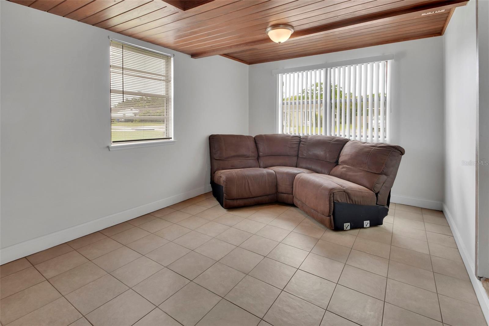 LAKE MARIE ESTATES 04 - Residential