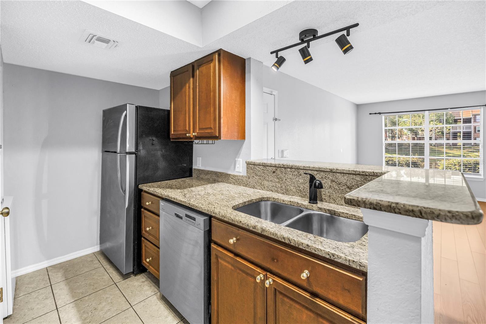 VANTAGE POINT CONDO - Residential